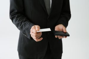 銀行営業の仕事内容とは？年収や将来性なども解説