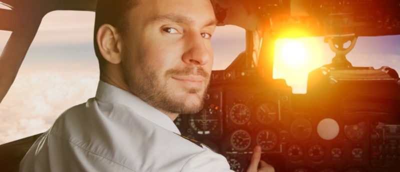 高年収が期待できる航空機パイロットのなり方！仕事内容や将来性は？