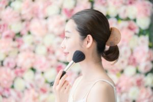 化粧品会社の企画職の仕事内容は？商品企画職への転職成功のポイントを解説