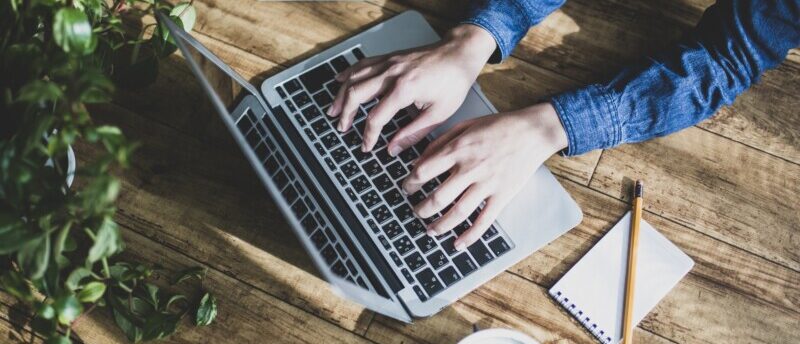 副業でフリーランスエンジニアとして働くには?魅力から注意点まで一挙紹介