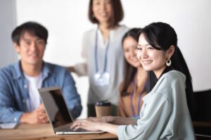 常駐型フリーランスエンジニアの働き方は？安定と収入を両立する方法を解説