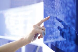 中卒の未経験者でもプログラマーになれる？効率的な勉強法で希望の就職成功