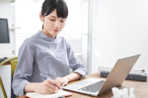 中卒が事務職で正社員になる方法は？事務職のメリットと効率的な転職成功法