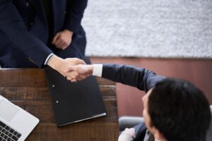 中卒でも営業職に転職できる？中卒者向けの営業職とスムーズな転職成功法