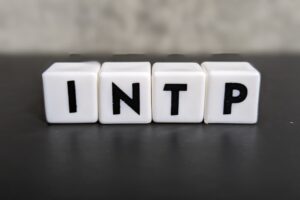 intpに向いている仕事は？intpの特徴と向いている仕事、転職成功法