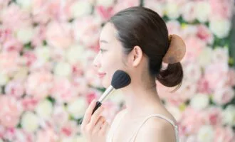 化粧品会社の企画職の仕事内容は？商品企画職への転職成功のポイントを解説