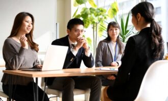 既卒面接の自己紹介は何を言うの？悪い印象を与えない自己紹介のコツを解説
