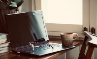 Webデザイナーを副業にする方法は？案件の見つけ方と収入や必要なスキル