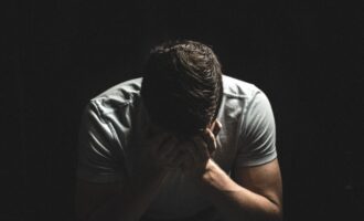 既卒と留年どっちが有利？新卒が絶対有利ではない理由と最短7日で内定獲得する方法