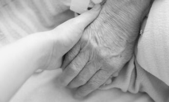 ミラクス介護(旧スマイルサポート介護)で転職可能？満足度96.7%の秘訣とは